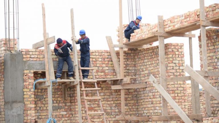 Президент Алматыдағы мектеп құрылысын жандандыру керектігін ескертті
