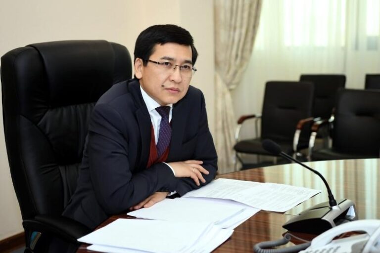 Министр Асхат Аймағамбетов жасөспірімдердің мамандық таңдауы туралы айтты